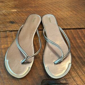 Mossimo cute silver flats size 7